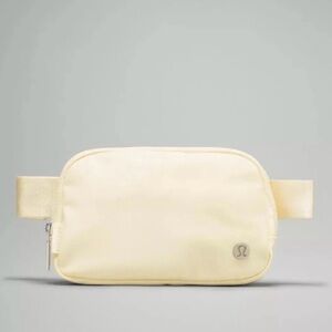 lululemon Everywhere Belt Bag 1L- Butter cream